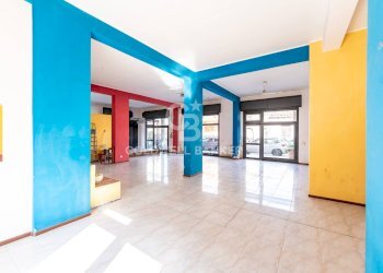 Foto 2 - Negozio via spiaggia
 
111, Mascali - foto 2