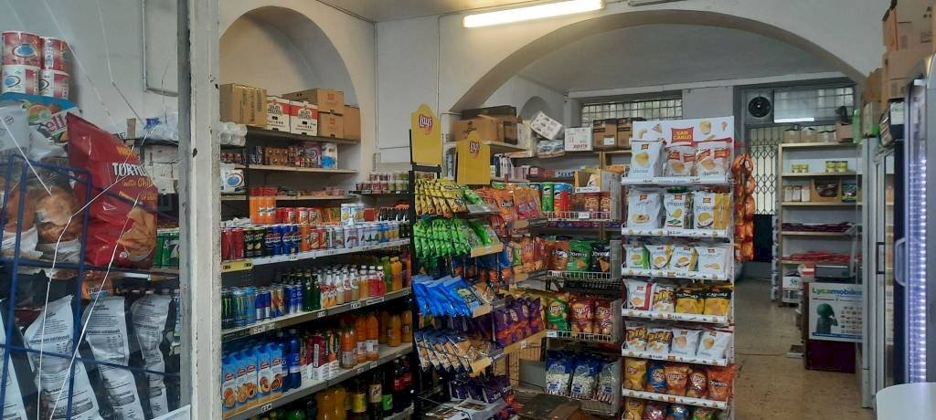 Interno non residenziale - Negozio via Bernardino Galliari, 11/d, Torino (zona San Salvario) - foto 2