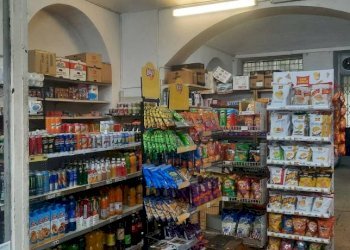 Interno non residenziale - Negozio via Bernardino Galliari, 11/d, Torino (zona San Salvario) - foto 2