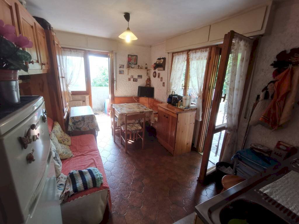 Salone - Bilocale via San Grato, Viola - foto 1