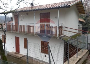 Independent house Via Belvedere, 4 
 Collagna, Ventasso - photo 1