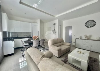 Appartamento Via Pippo Garibaldi, Savona (zona Villapiana) - foto 1