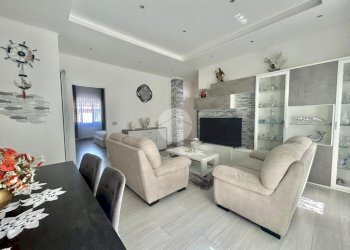 Appartamento Via Pippo Garibaldi, Savona (zona Villapiana) - foto 2