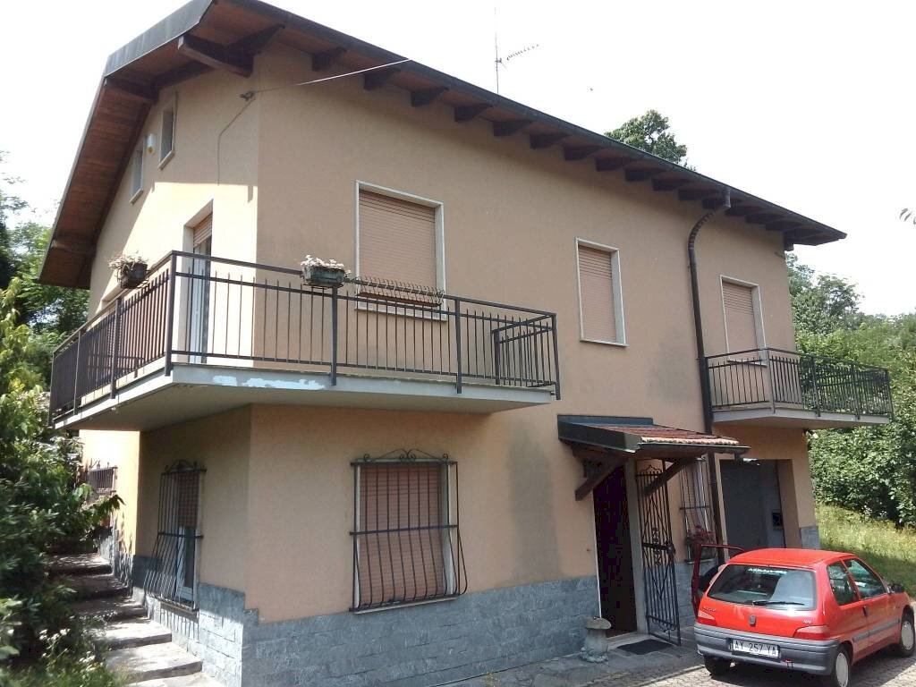 Facciata - Villa via Giuseppe Verdi, Orino - foto 1