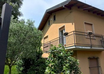 Facciata - Villa via Giuseppe Verdi, Orino - foto 3