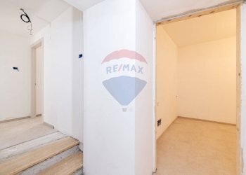 Hall / corridoio - Trilocale VIA ACHILLE GRANDI
 
1/B, Monterotondo - foto 12