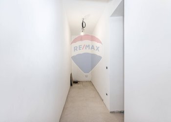 Hall / corridoio - Trilocale VIA ACHILLE GRANDI
 
1/B, Monterotondo - foto 16