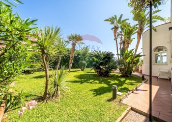 GIARDINO - Villa Lungomare Cristoforo Colombo
 
750, Palermo - foto 4