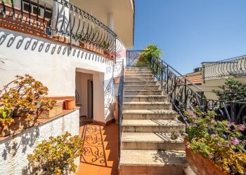 Scale - Villa Lungomare Cristoforo Colombo
 
750, Palermo - foto 61