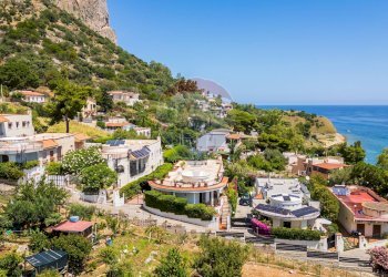 Vista dell\'acqua - Villa Lungomare Cristoforo Colombo
 
750, Palermo - foto 72