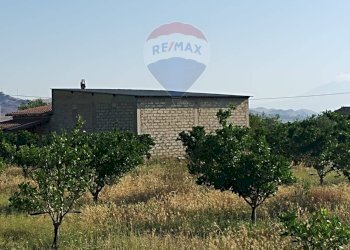 Edificio all\'aperto - Terreno agricolo Contrada Camemi
snc, Mineo - foto 1