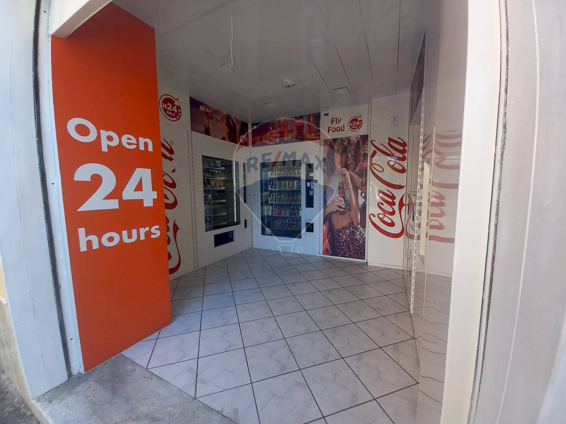 Stanza vuota - Locale Commerciale Via San Carlo
 
113, Caserta - foto 3