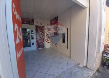 Stanza vuota - Locale Commerciale Via San Carlo
 
113, Caserta - foto 8