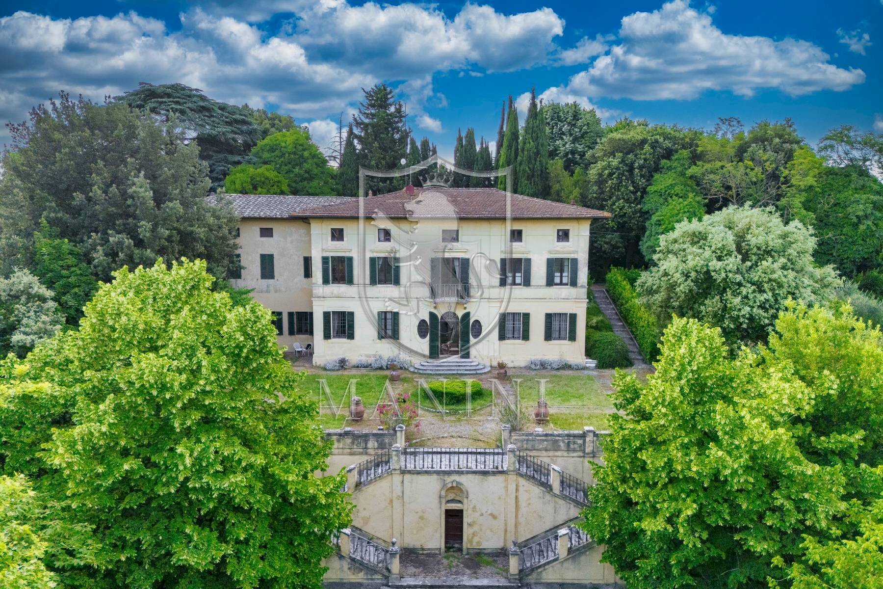 \nFoto 1\n - Castle centro
 
3, Siena - photo 1