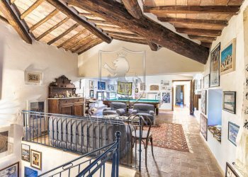 \nFoto 21\n - Castle centro
 
3, Siena - photo 21