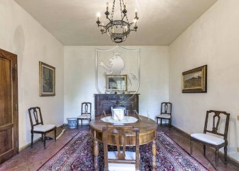 \nFoto 24\n - Castle centro
 
3, Siena - photo 24