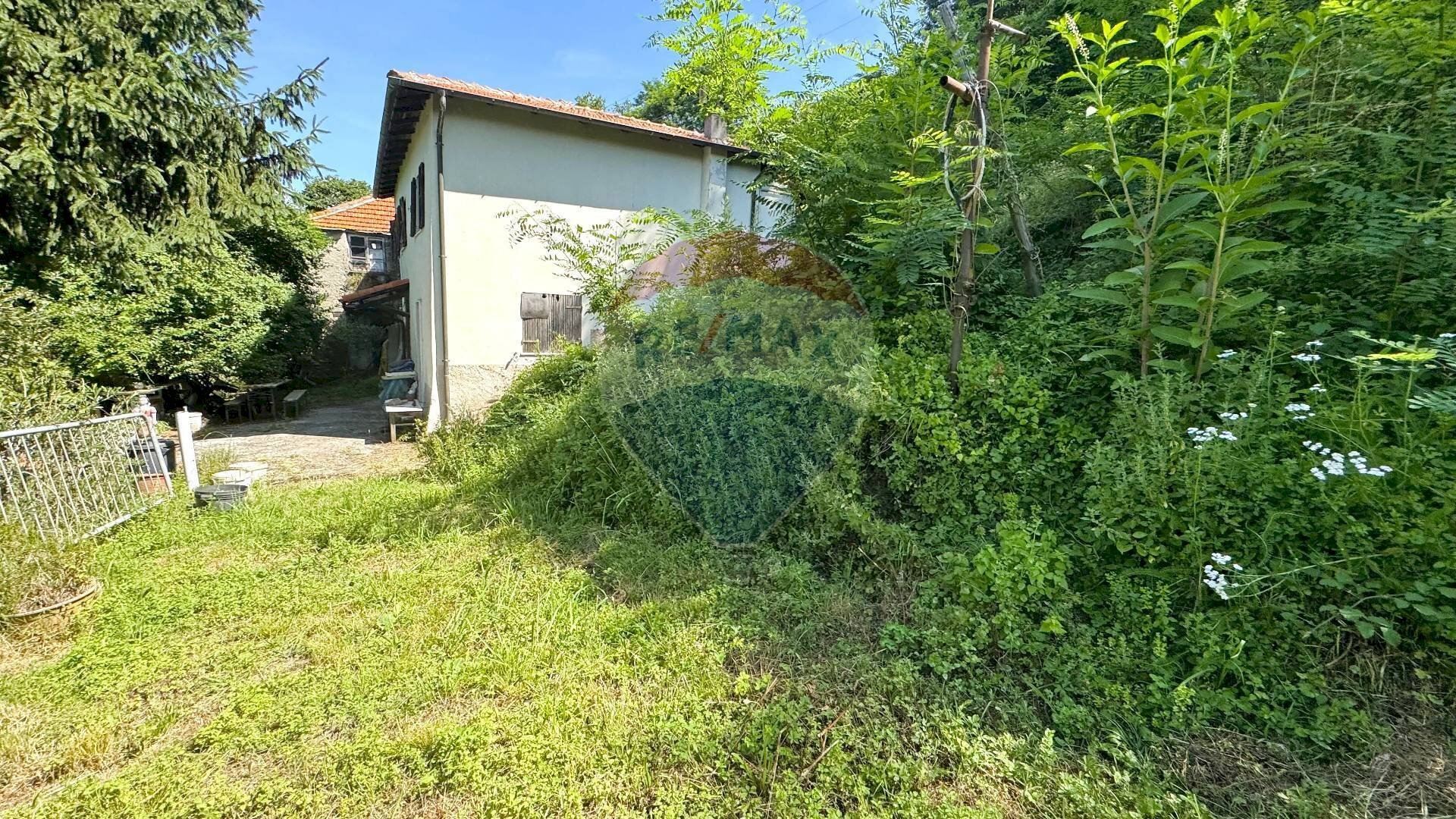 Casa indipendente Via Ponte, 16 
 San Cipriano, Serra Riccò - foto 1