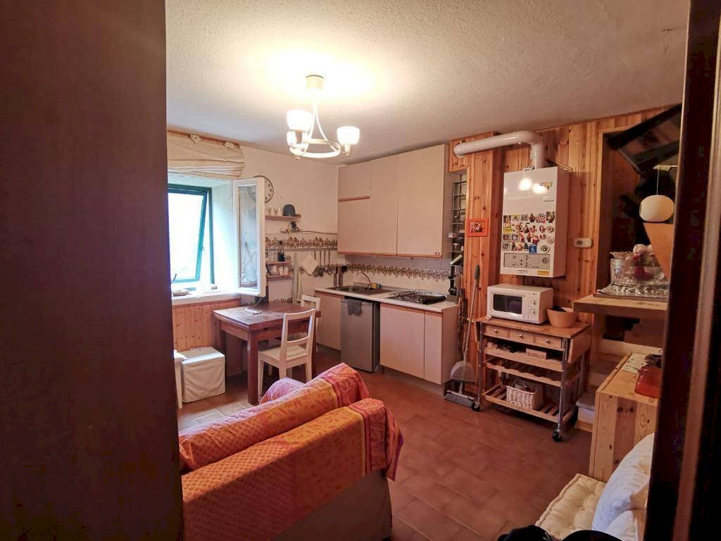 soggiorno - Bilocale via Madonna dell'Acero, Lizzano in Belvedere - foto 1