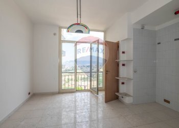 Stanza vuota - Appartamento Via Santa Maria Di Gesù
 
74, Caltagirone - foto 5