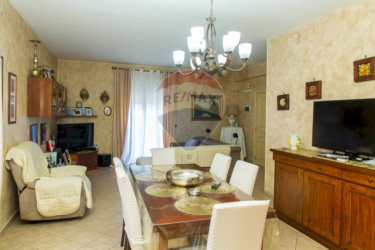 Sala da pranzo - Appartamento Via Dell'Usignolo
 
8, Catania - foto 2