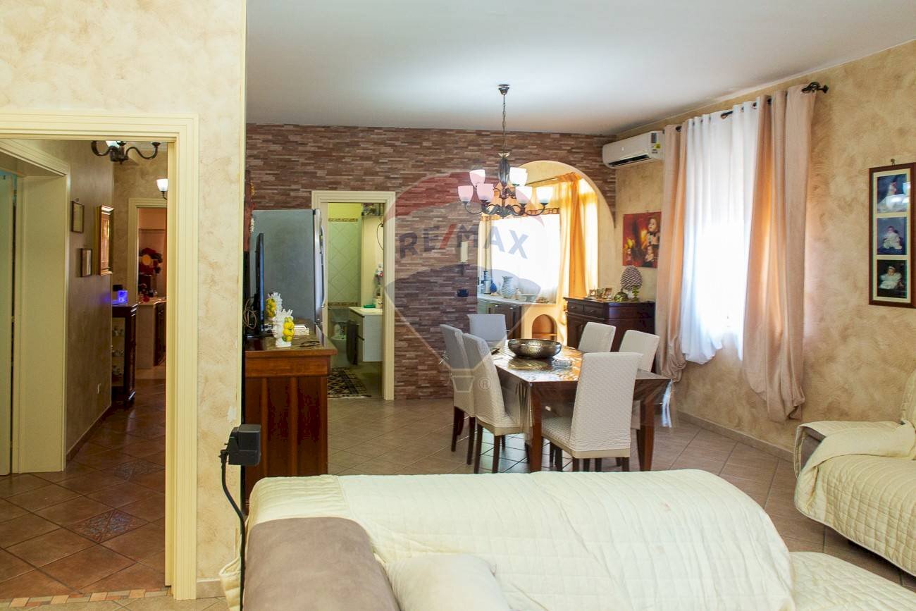 Sala da pranzo - Appartamento Via Dell'Usignolo
 
8, Catania - foto 3