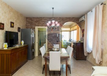 Sala da pranzo - Appartamento Via Dell'Usignolo
 
8, Catania - foto 1