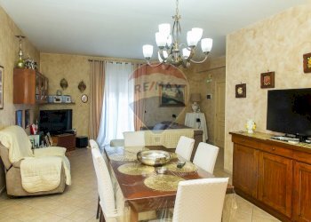 Sala da pranzo - Appartamento Via Dell'Usignolo
 
8, Catania - foto 2