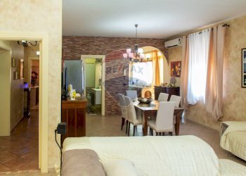 Sala da pranzo - Appartamento Via Dell'Usignolo
 
8, Catania - foto 3