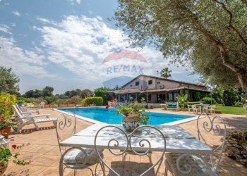 Piscina - Villa Via Manfredi Modica
 
25, Caltagirone - foto 1