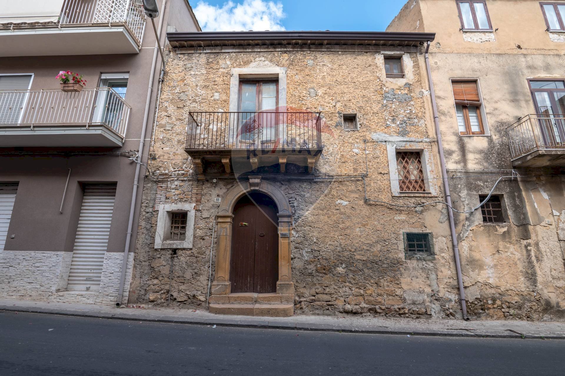Edificio all\'aperto - Casa semi indipendente Via Giuseppe Garibaldi
 
83, Mirabella Imbaccari - foto 2