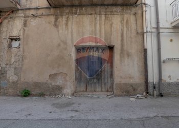 Edificio all\'aperto - Casa semi indipendente Via Giuseppe Garibaldi
 
83, Mirabella Imbaccari - foto 3