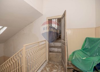 Scale - Casa semi indipendente Via Giuseppe Garibaldi
 
83, Mirabella Imbaccari - foto 4