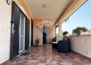 veranda - Casa semi indipendente viale piave
 
74, Ardea - foto 2