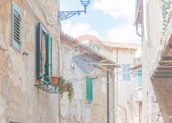 Edificio all\'aperto - Bilocale Via Montebello
 
129, Ischia di Castro - foto 4