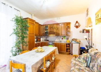 Cucina - Three-room apartment Via Roma
 
30, Soragna - photo 4