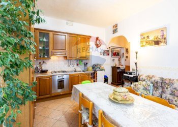 Cucina - Three-room apartment Via Roma
 
30, Soragna - photo 6