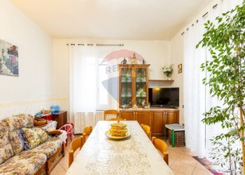 Soggiorno - Three-room apartment Via Roma
 
30, Soragna - photo 7