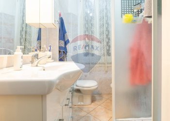 Bagno - Three-room apartment Via Roma
 
30, Soragna - photo 23