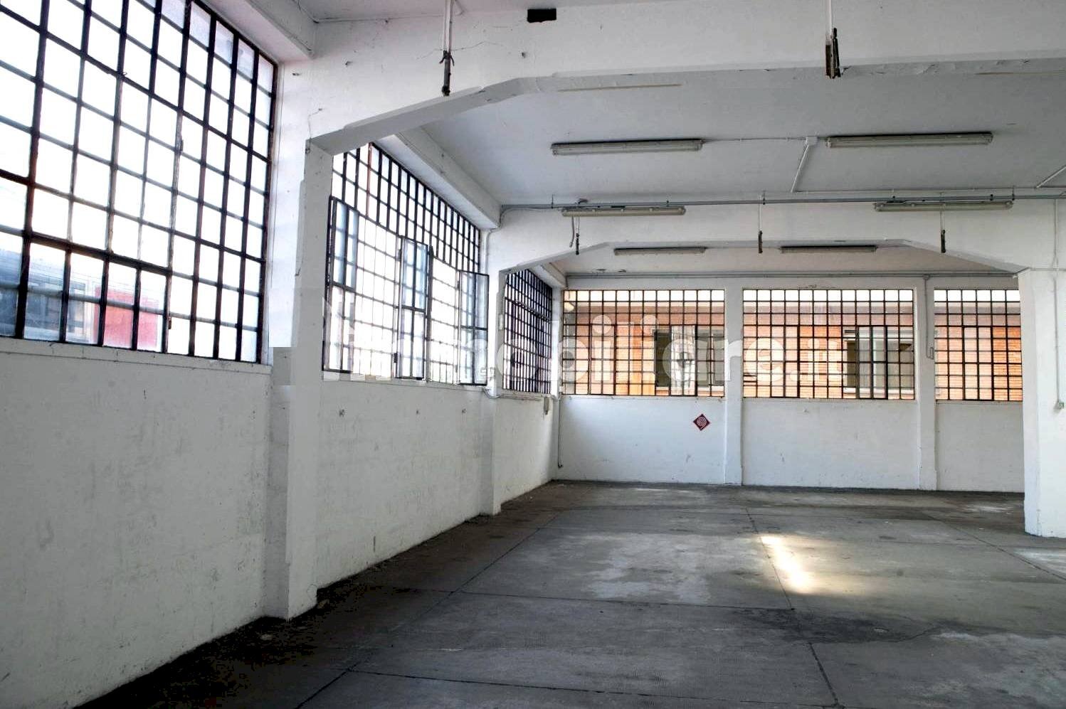 Foto 1 - Capannone Via Sansovino
 
243/65, Torino - foto 1