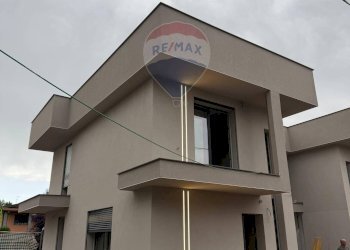 esterno - Villa a Schiera VIA FRATELLI DI DIO, Busto Arsizio - foto 2