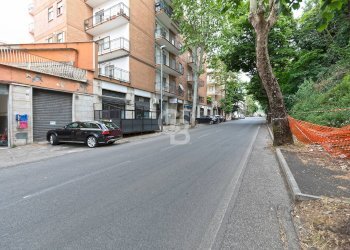 Foto 1 - Locale Commerciale Viale Fiume, Viterbo - foto 1