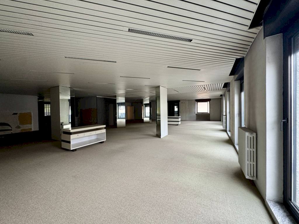 Interno non residenziale - Ufficio via Piave, 90, Azzate - foto 3