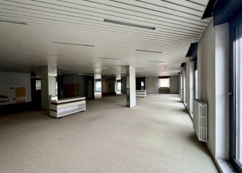 Interno non residenziale - Office via Piave, 90, Azzate - photo 3