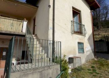 Facciata - Rustico via Cascinale Ronco, 2, Cocquio-Trevisago - foto 3