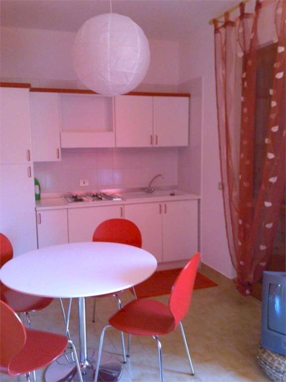 Cucina - Bilocale via Valle della Luna 24, Stintino - foto 2