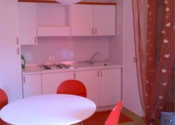 Cucina - Bilocale via Valle della Luna 24, Stintino - foto 2