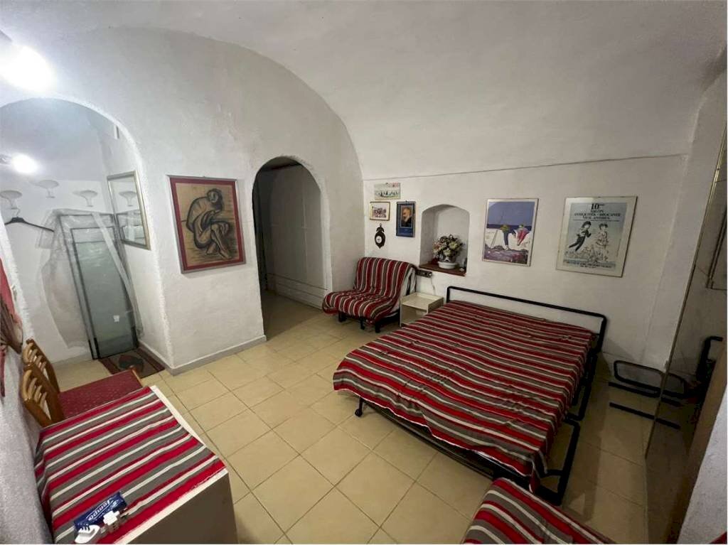Camera da letto - Two-room apartment Sanremo - photo 3