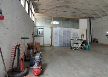 Capannone Collecchio - foto 2