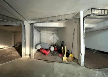 Box box Via Amerigo Vespucci, Genova (zona Pegli) - foto 1