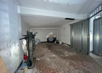 Box Via Amerigo Vespucci, Genova (zona Pegli) - foto 1